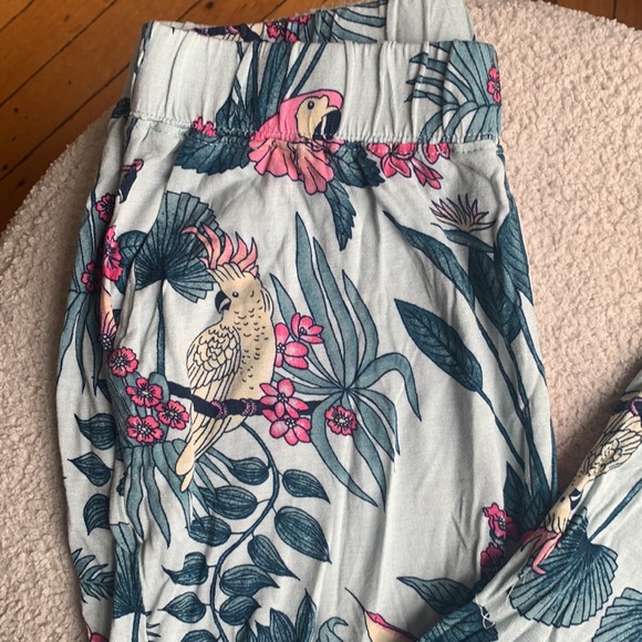 NWOT H&M harem pants with 🦜 print - Picture 2 of 3